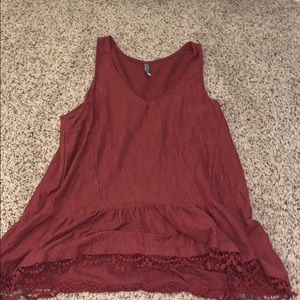 Maroon tanktop